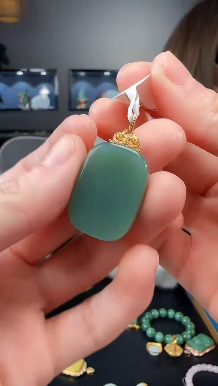 【闪购商品】和田玉吊坠(不含链)18K金镶嵌1