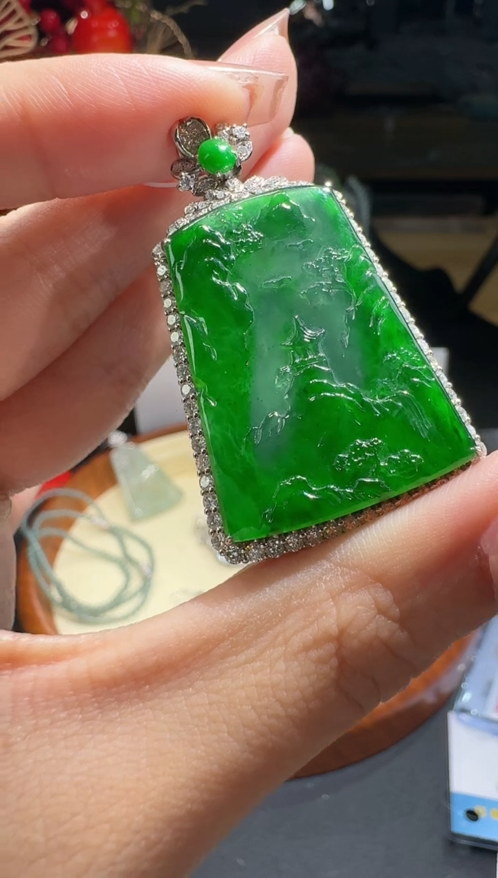 【闪购商品】翡翠颈饰18K金镶嵌挂件