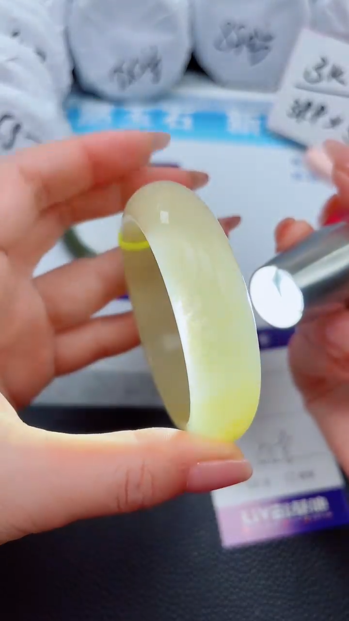 【闪购商品】石英质玉手镯未镶嵌19