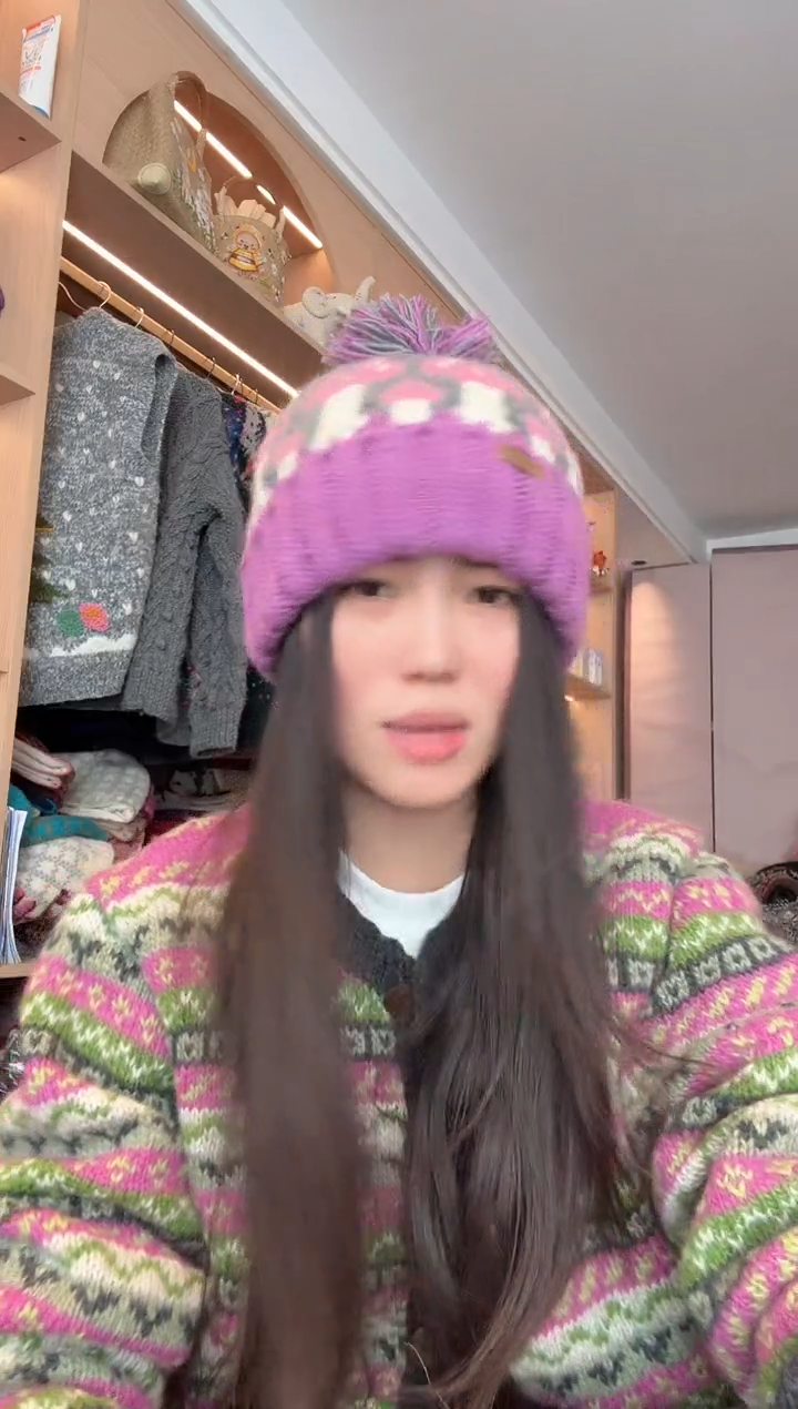 羊毛灰紫翻边蘑菇帽