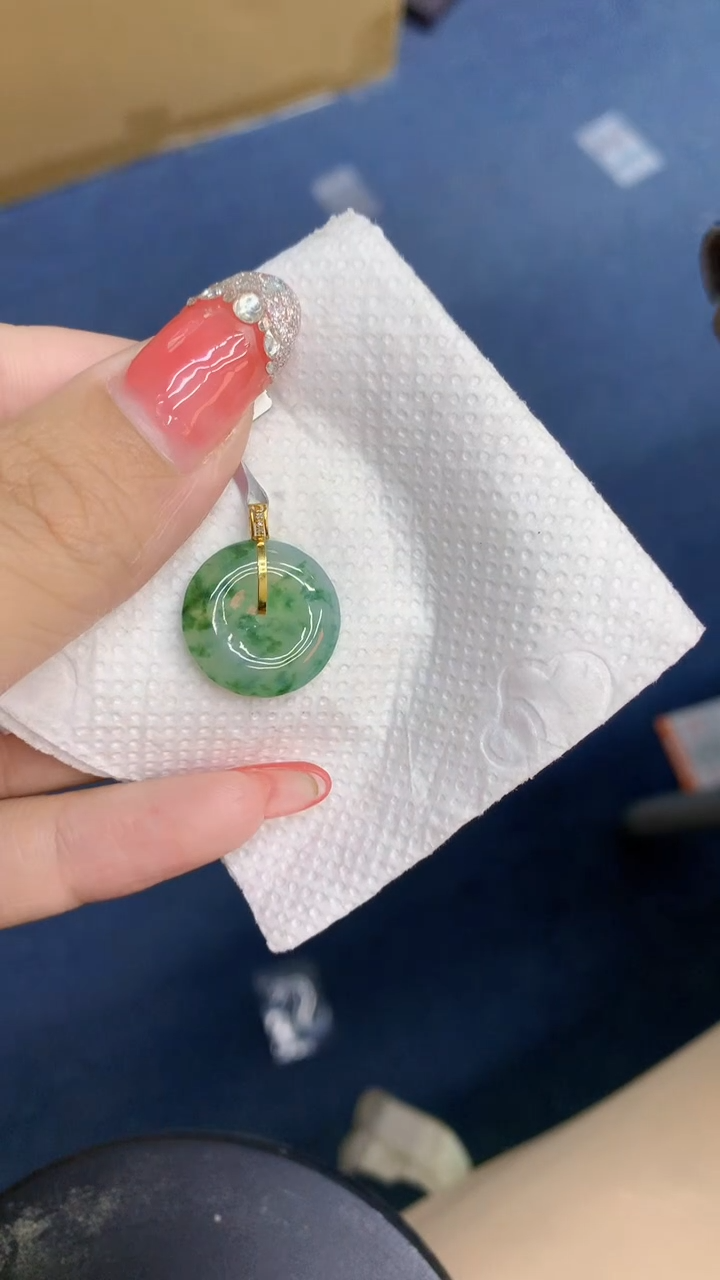 颈饰18K金镶嵌翡翠1