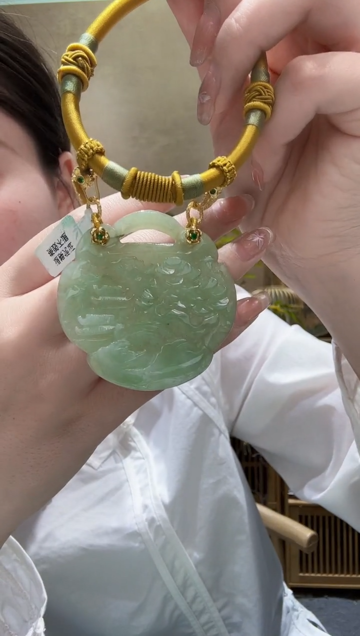 翡翠未镶嵌颈饰吊坠