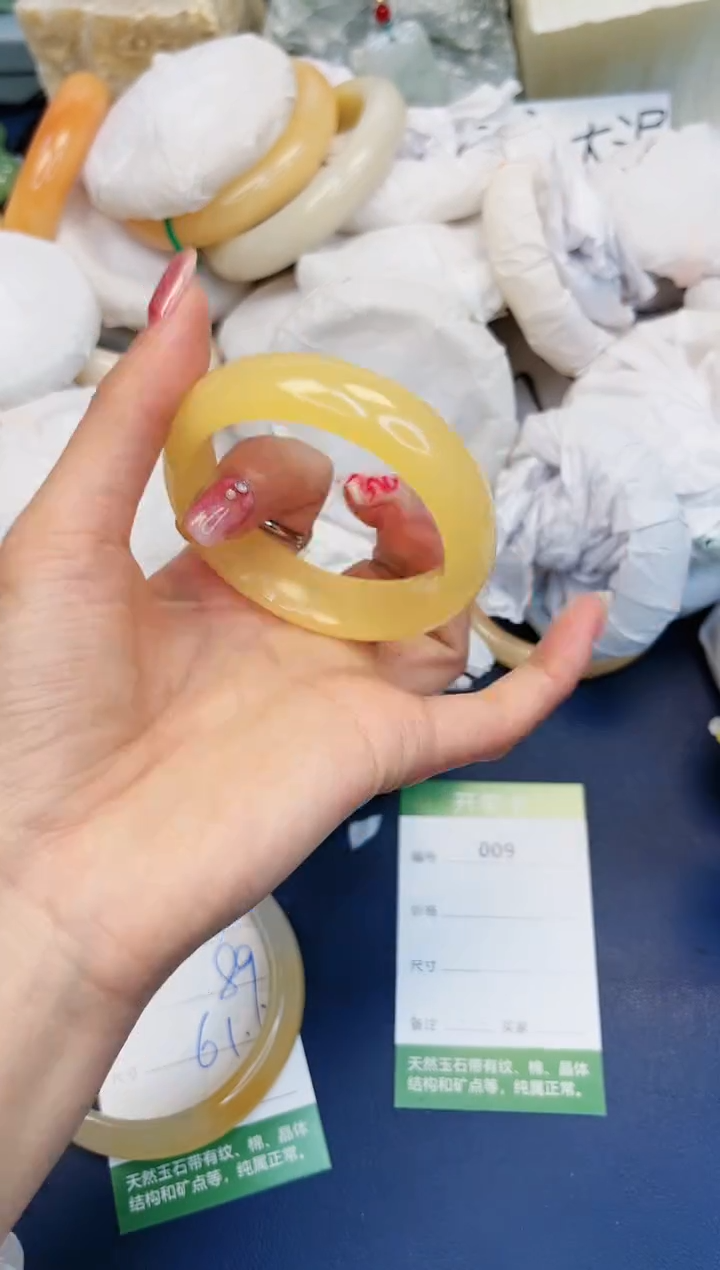 【闪购商品】石英质玉手镯未镶嵌9