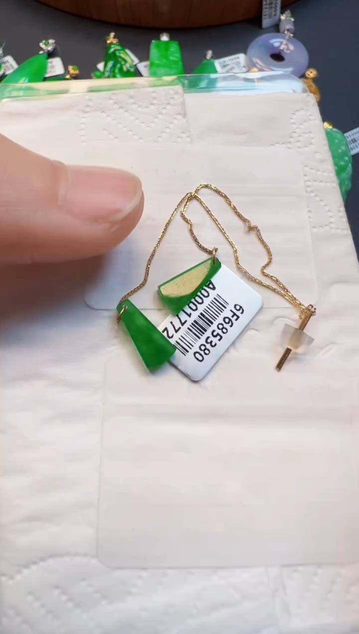 【闪购商品】翡翠吊坠(不含链)18K金镶嵌翡翠耳饰