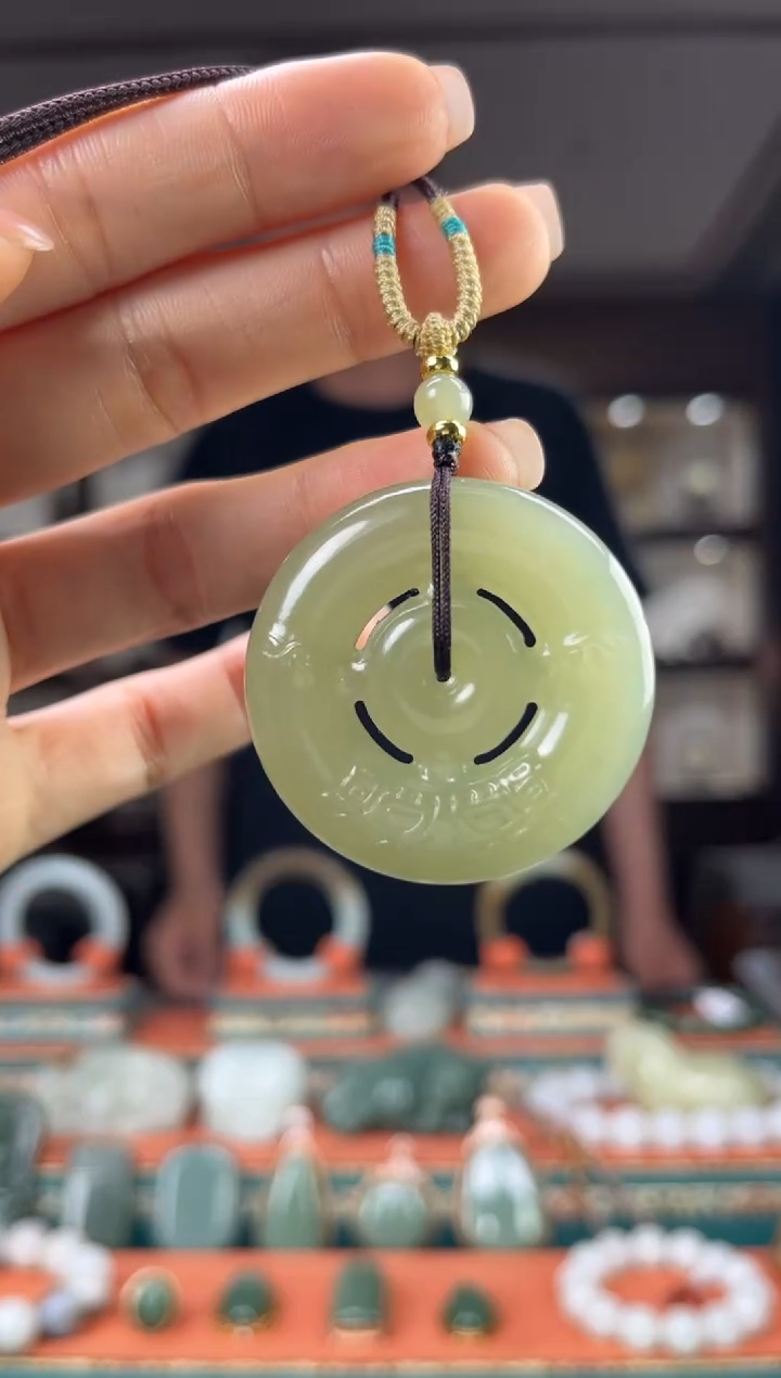 和田玉未镶嵌颈饰佩佩40mm左右