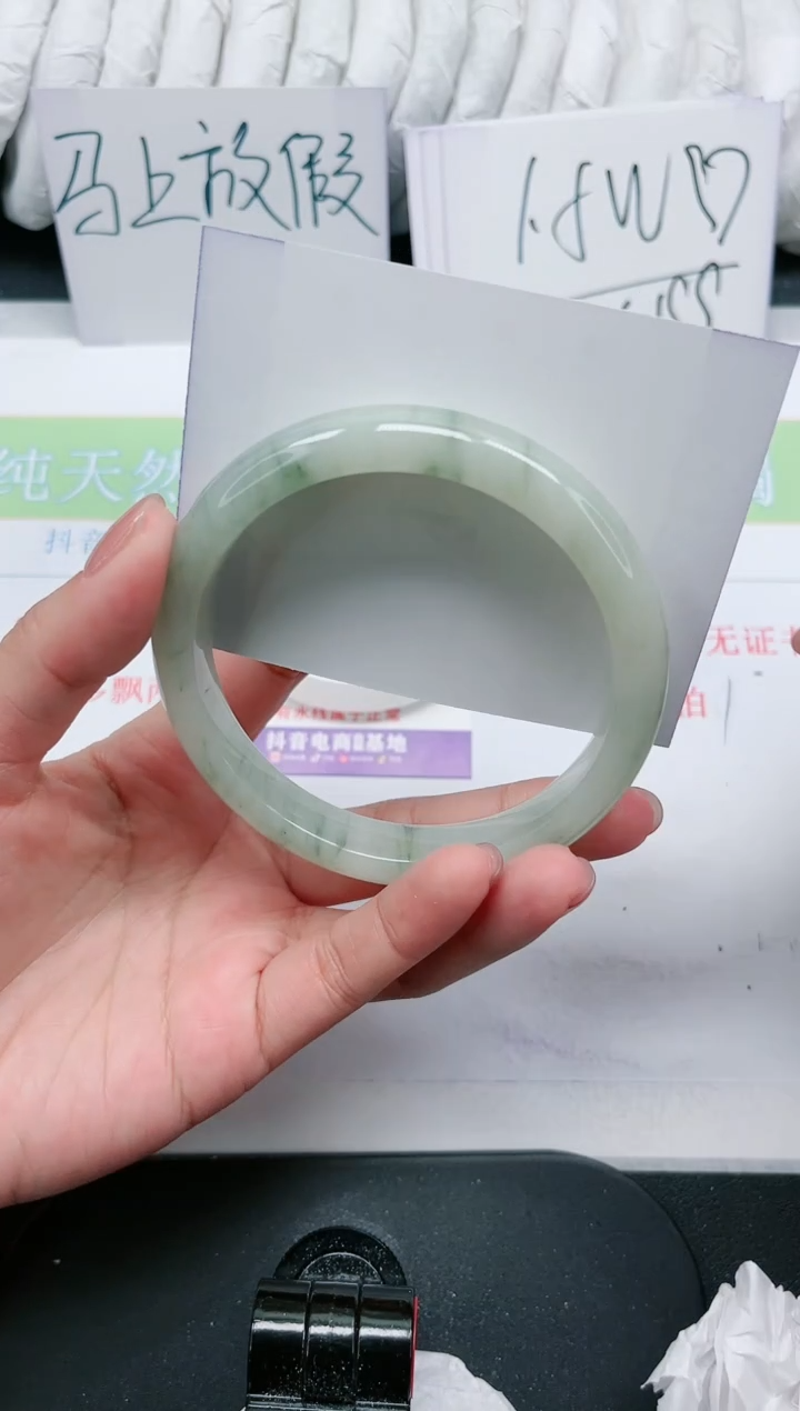 【闪购商品】石英质玉手镯未镶嵌217