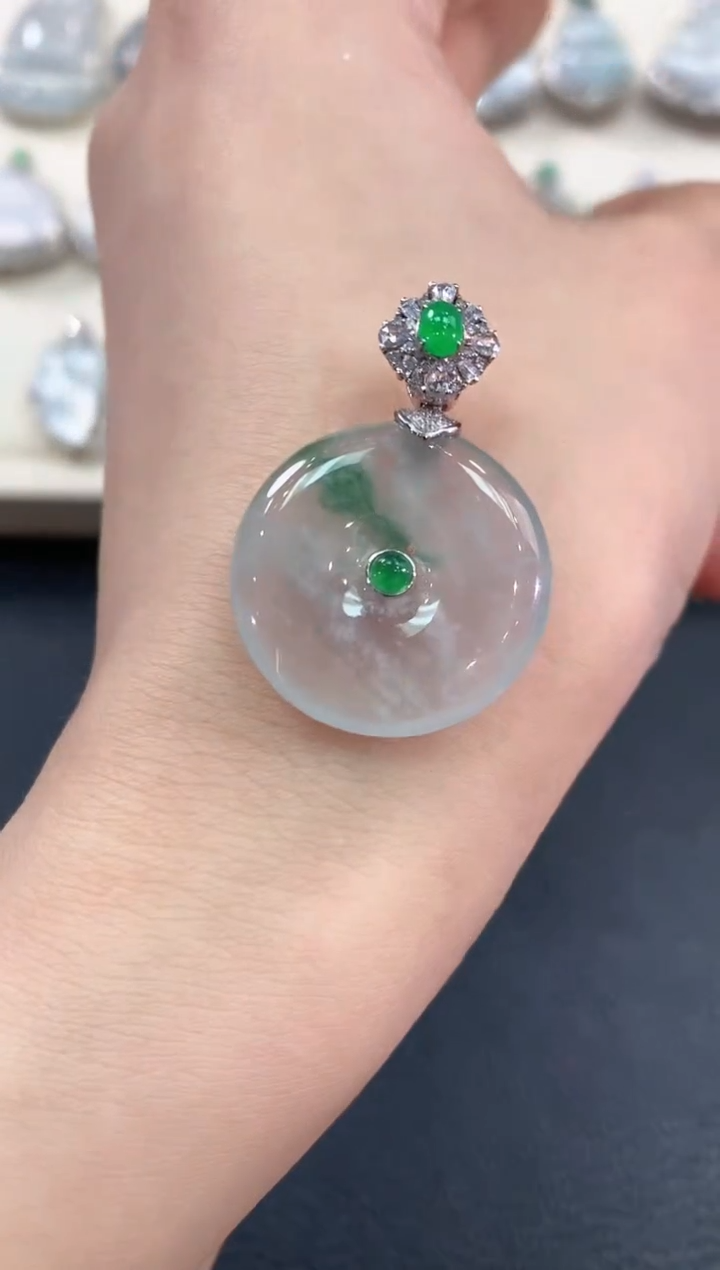 【闪购商品】翡翠吊坠(不含链)18K金镶嵌B86