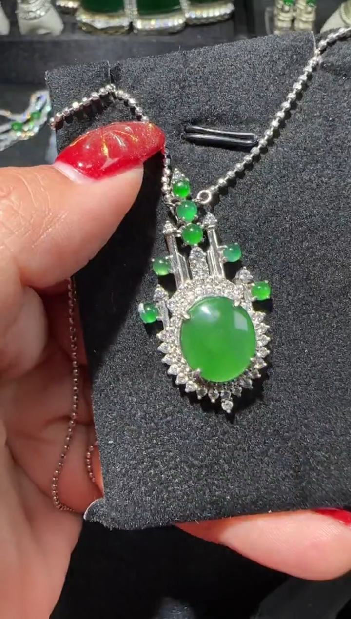 【闪购商品】翡翠吊坠(赠链)银S925镶嵌多样性发货拍一发一