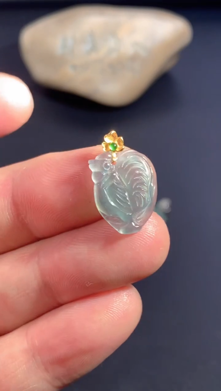 颈饰18K金镶嵌翡翠        