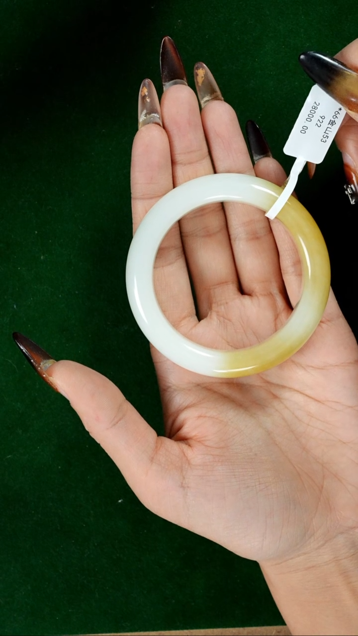 未镶嵌手镯和田玉金山微色差53+