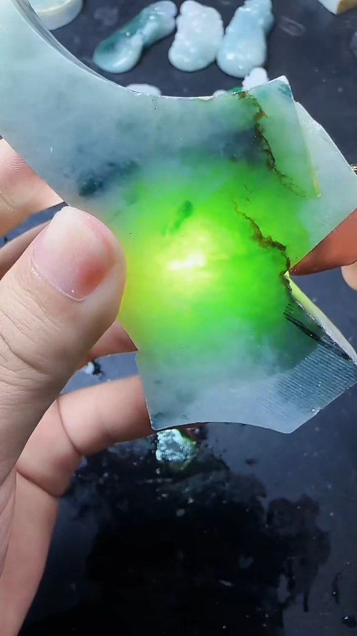 翡翠挂件未镶嵌076翡翠