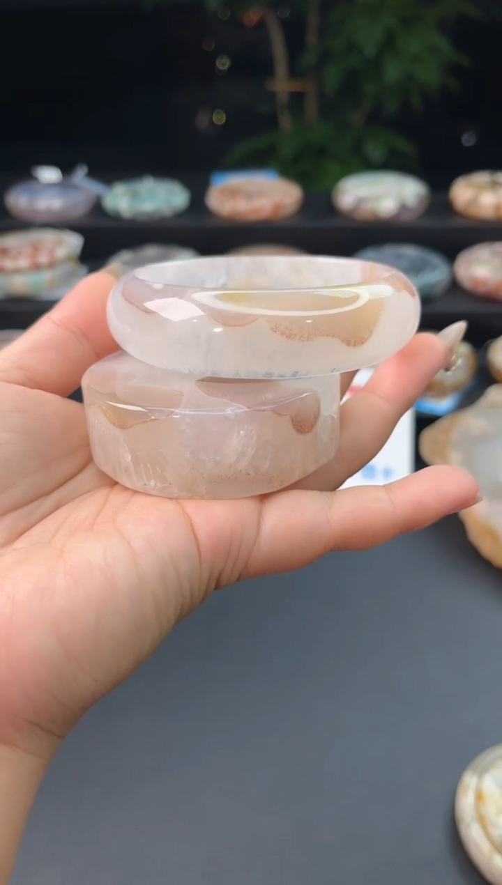 【闪购商品】石英质玉手镯未镶嵌赠送镯心（63圈口）无证书