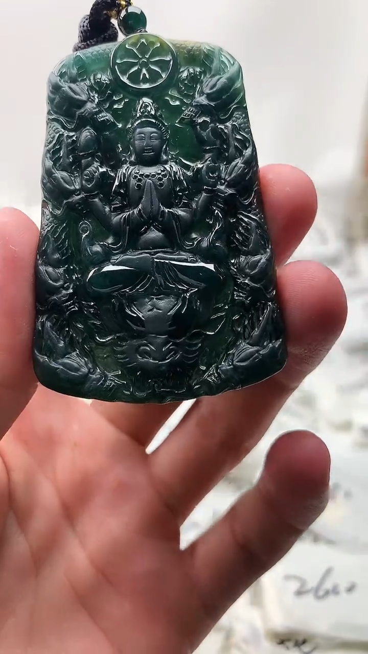 翡翠未镶嵌颈饰千手