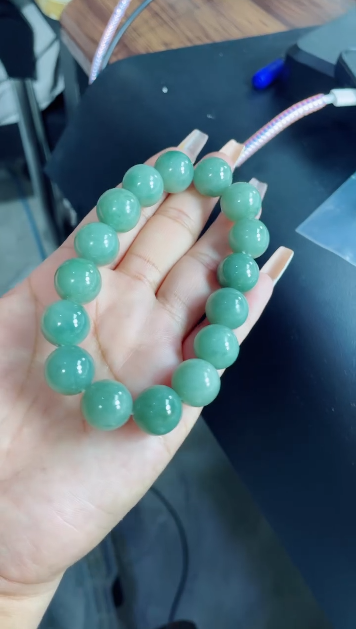 翡翠戒指未镶嵌珠串