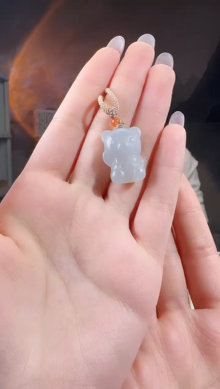 颈饰未镶嵌和田玉小熊