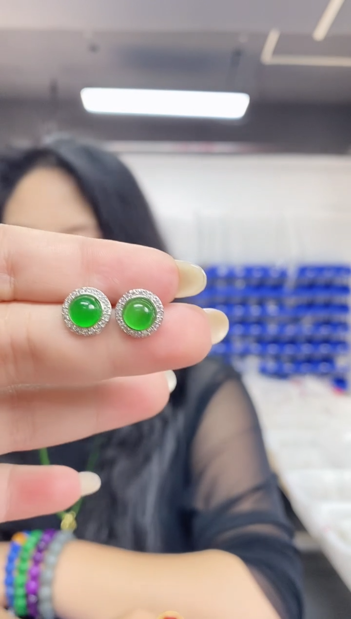 【闪购商品】翡翠耳饰未镶嵌多样性发其一颜色微差