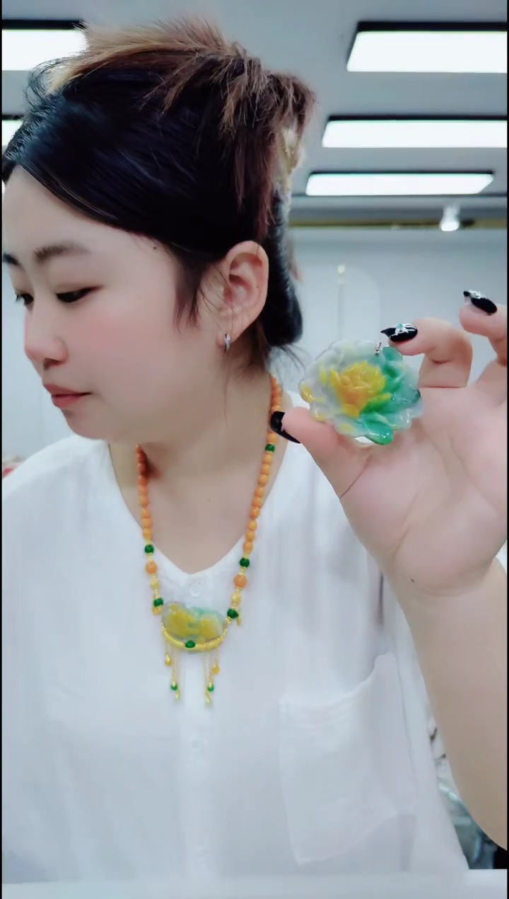 翡翠未镶嵌颈饰1149三彩大花