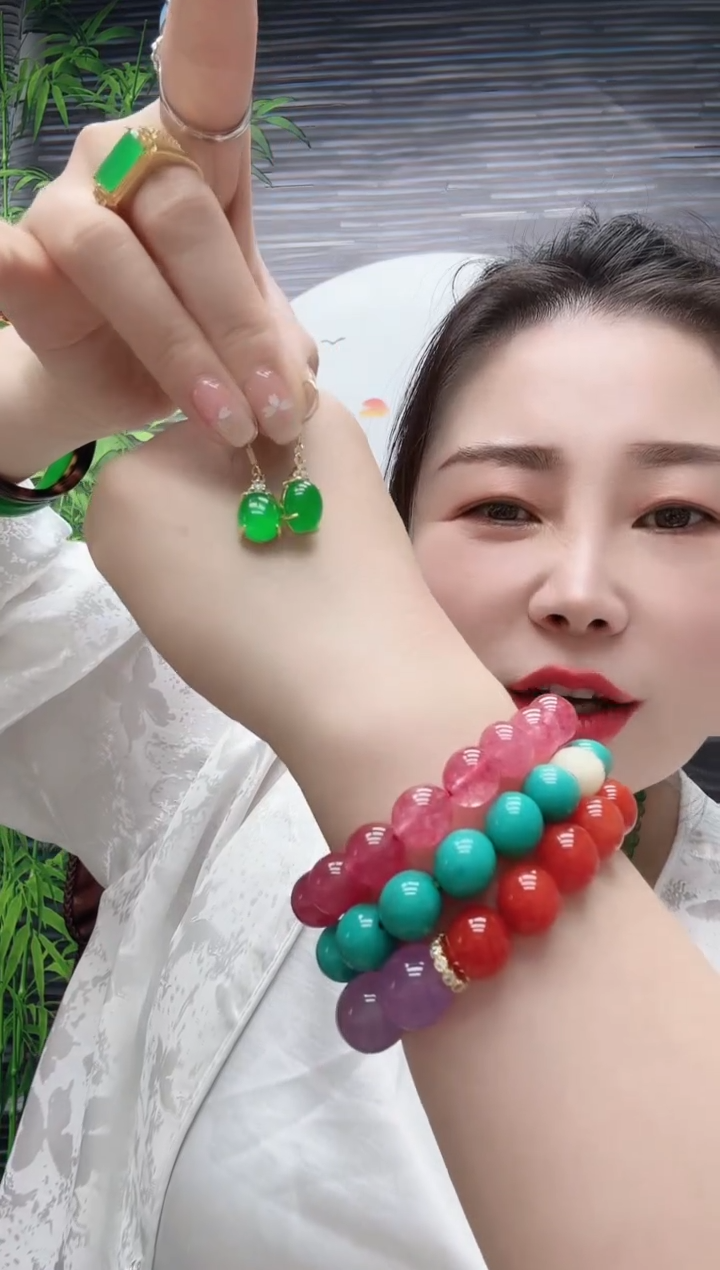 无非金属高货爪镶满绿耳钉