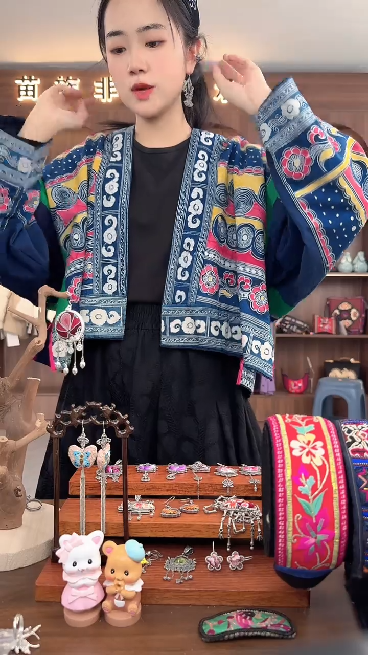 【闪购商品】织绣扶光苗绣传承L8