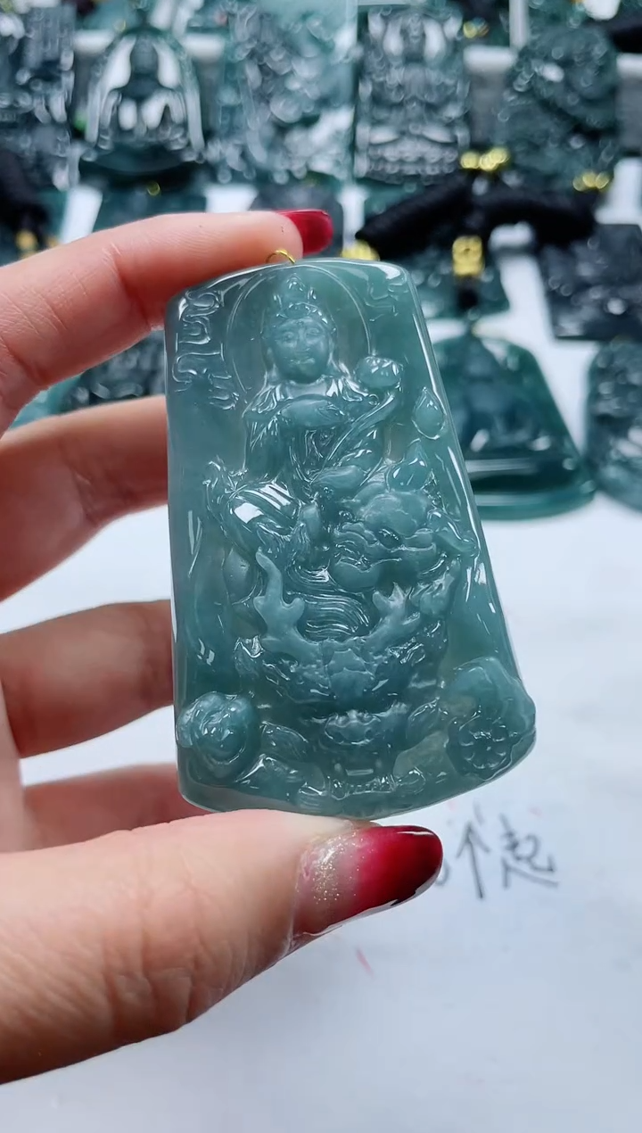 【闪购商品】翡翠颈饰未镶嵌             兔子