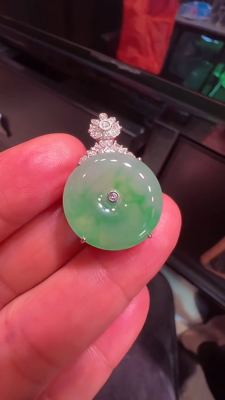 【闪购商品】翡翠吊坠(不含链)18K金镶嵌平安扣