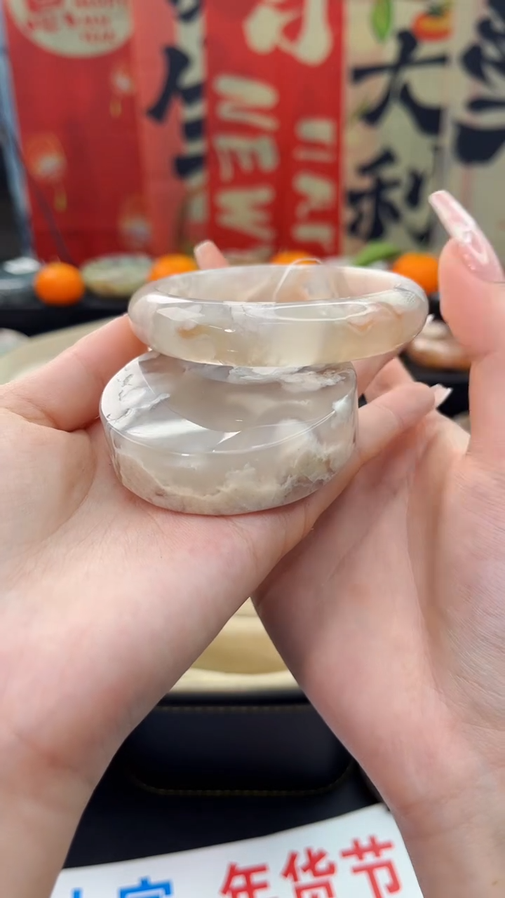 【闪购商品】石英质玉手镯未镶嵌赠送镯心（圈口）60