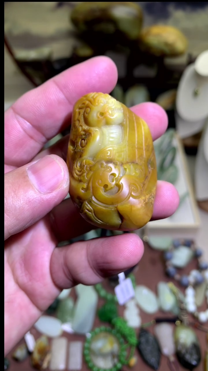 【闪购商品】和田玉颈饰未镶嵌黄沁把件