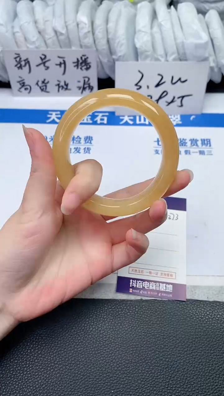 【闪购商品】石英质玉手镯未镶嵌T373