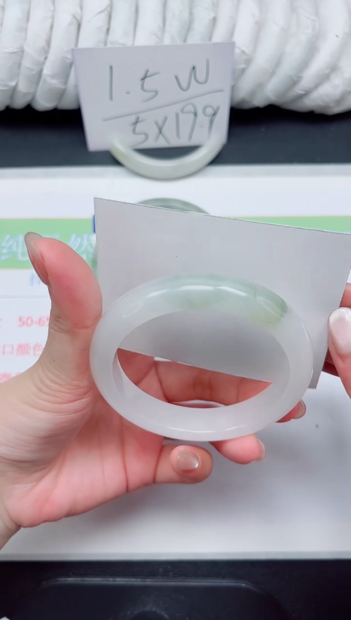 【闪购商品】石英质玉手镯未镶嵌212-58.4