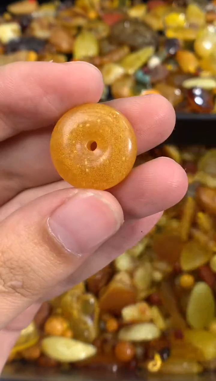 蜜蜡未镶嵌珠宝奇石1