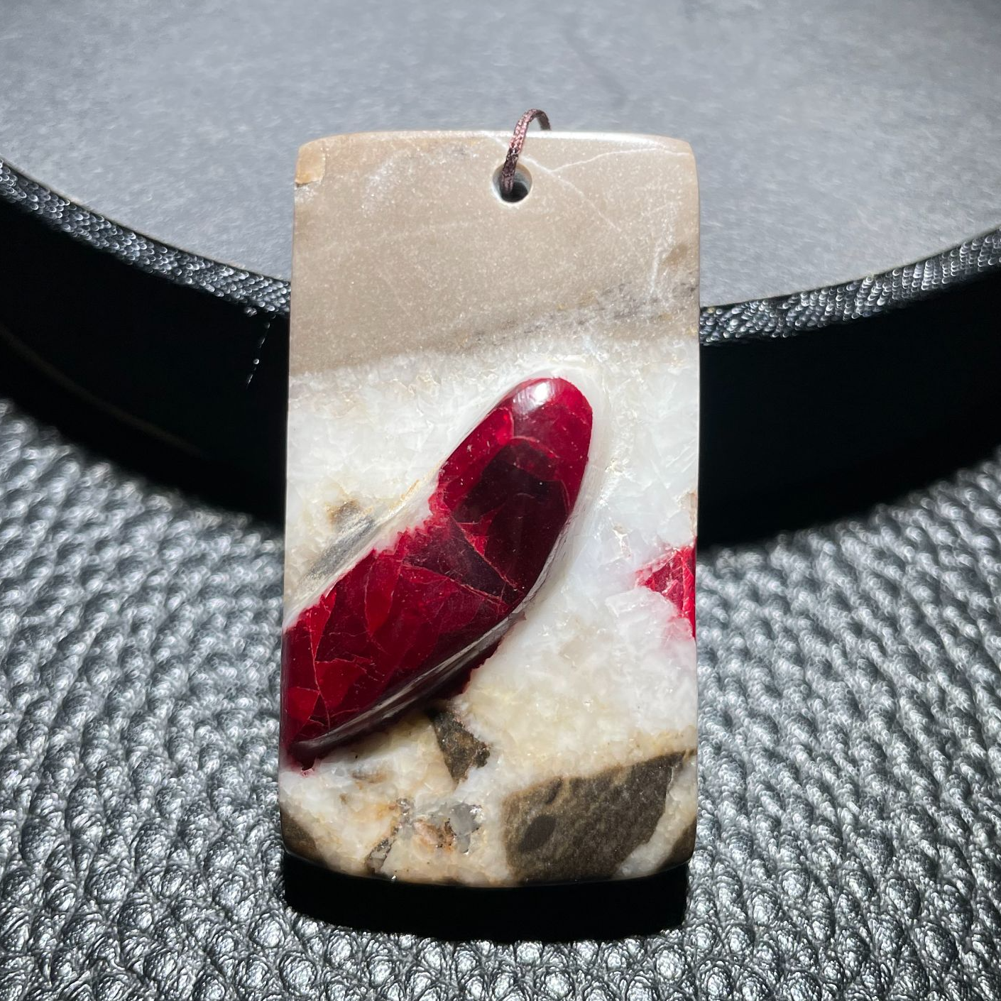 天然辰砂朱砂晶体石全透光无事牌吊坠男女款挂件