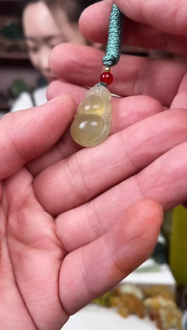 未镶嵌蛇纹石玉颈饰·