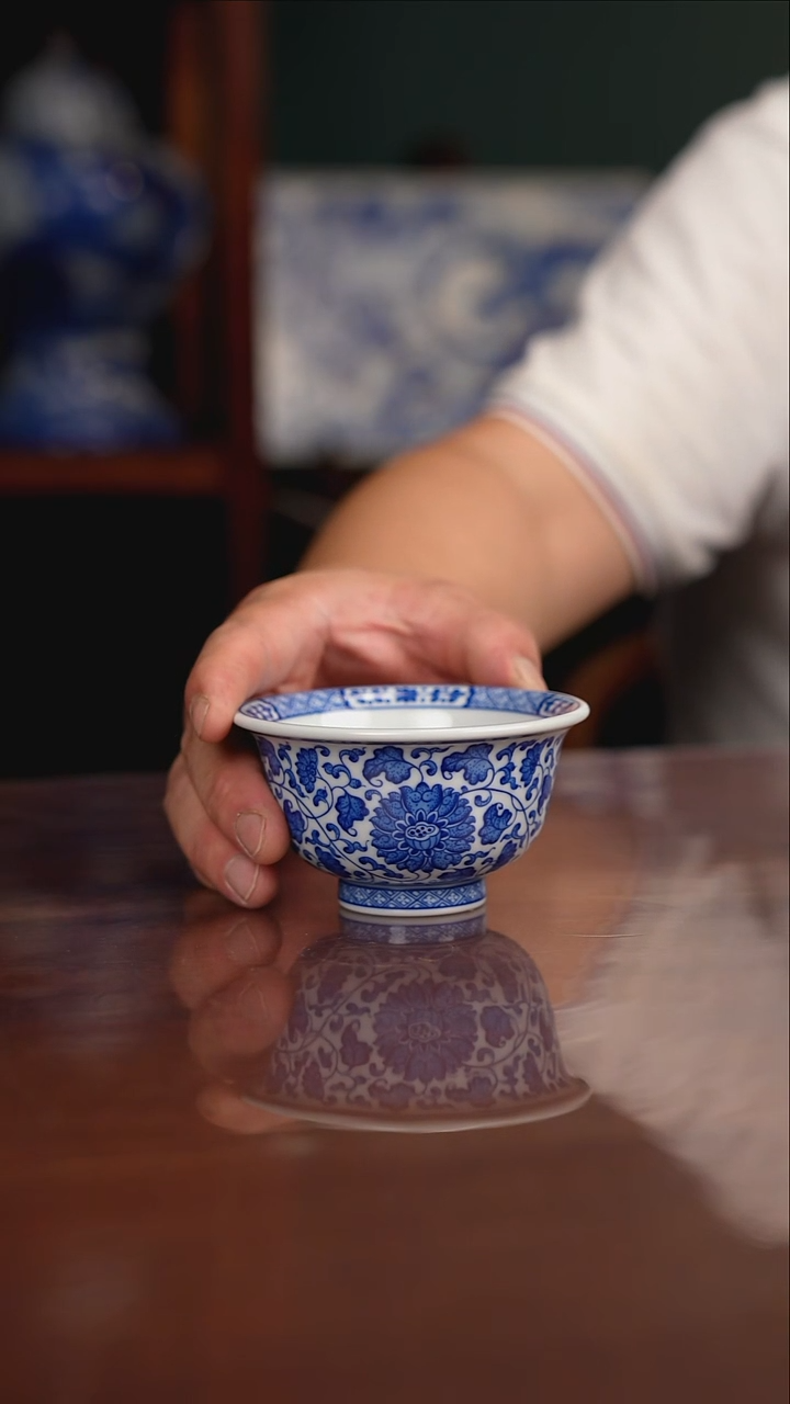 晓月窑青花缠枝压手杯