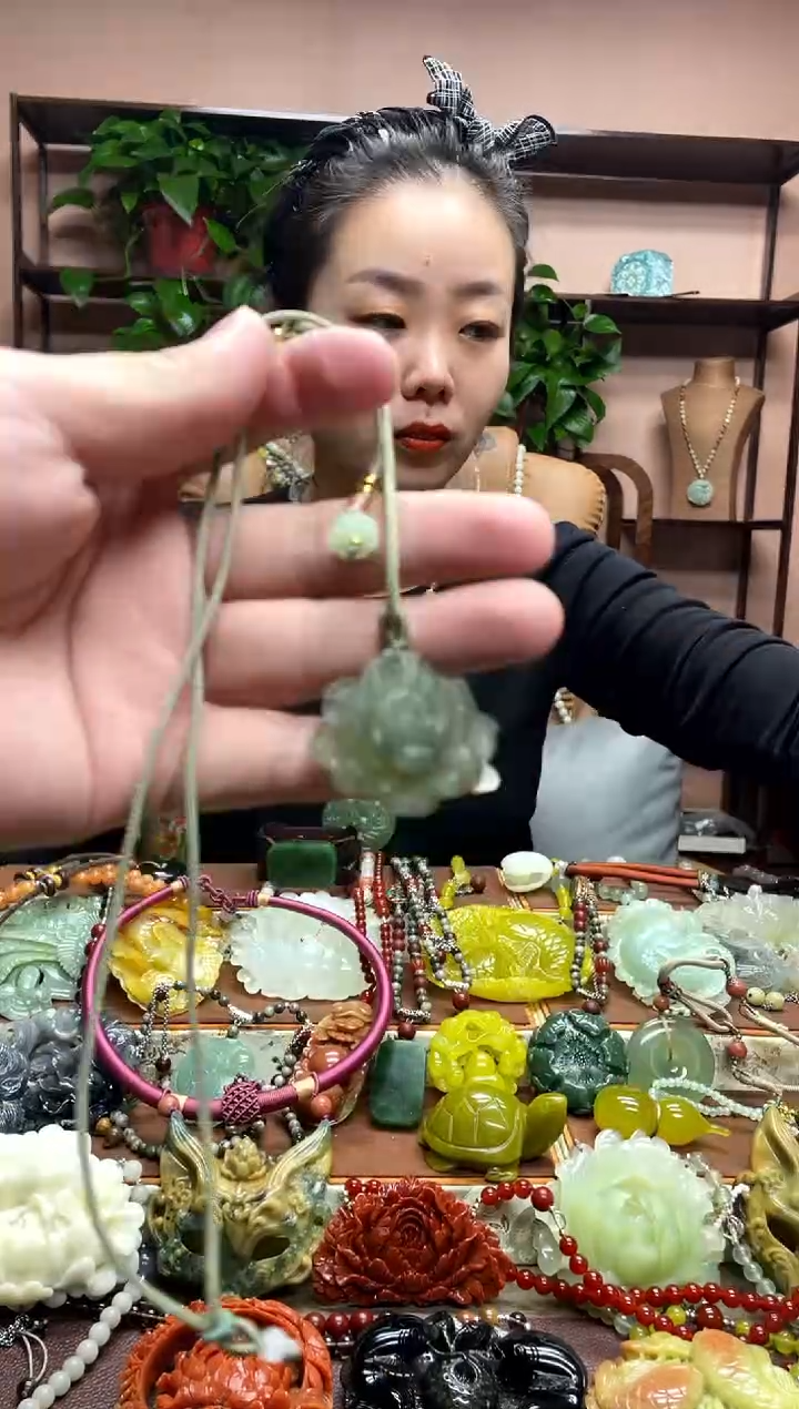 未镶嵌岫玉吊坠·1