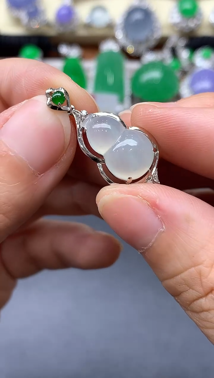 颈饰18K金镶嵌翡翠450-中国好珍宝