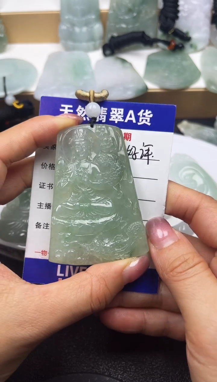 颈饰未镶嵌翡翠              