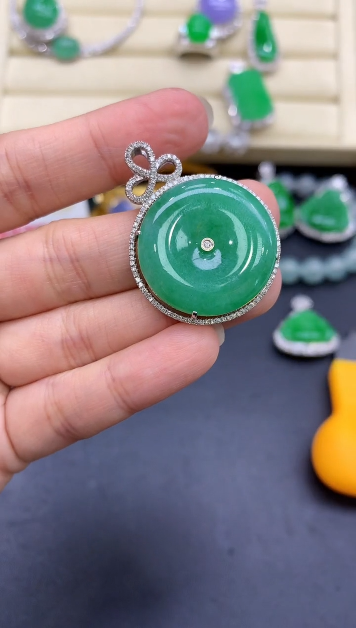 颈饰18K金镶嵌翡翠526-中国好珍宝