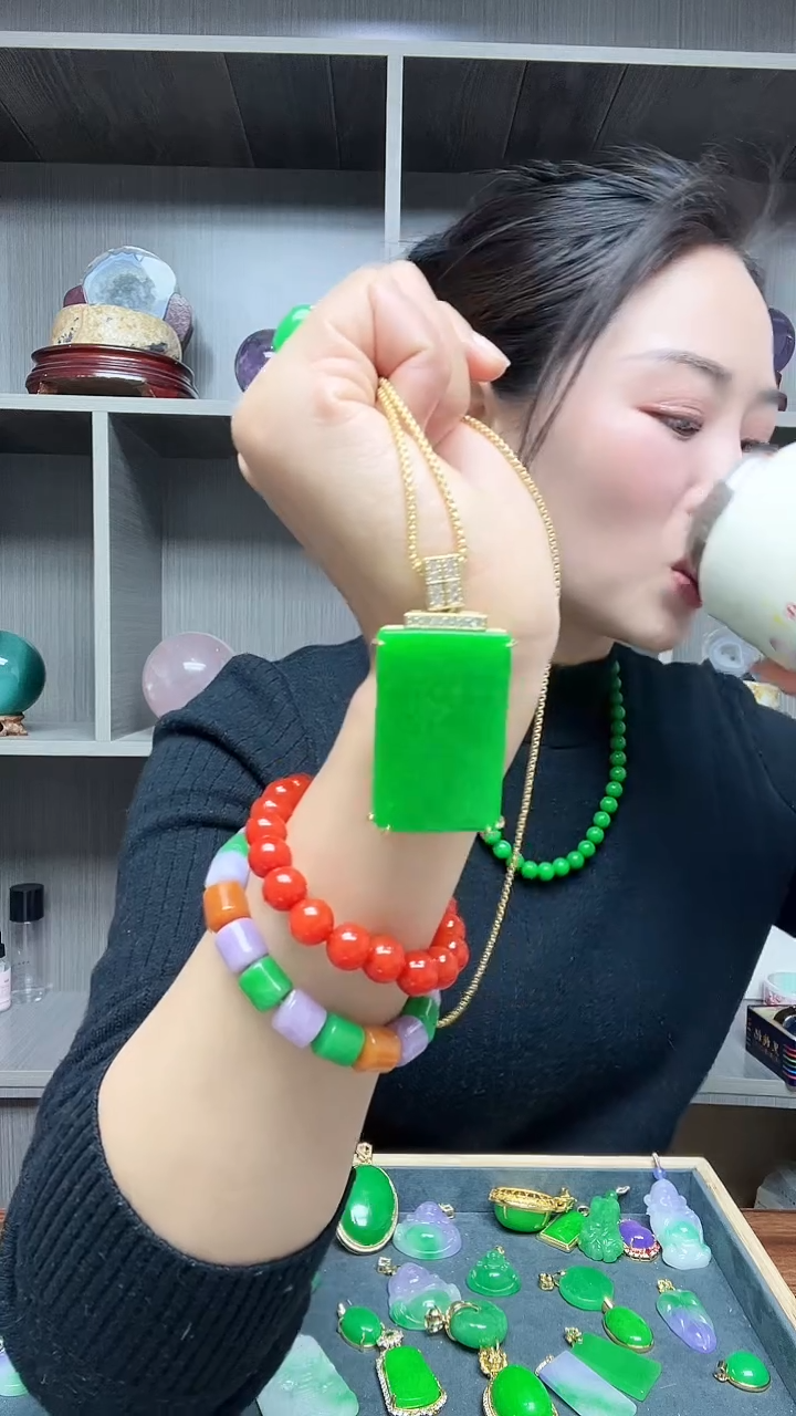 【闪购商品】翡翠吊坠(赠链)14K金镶嵌吊坠