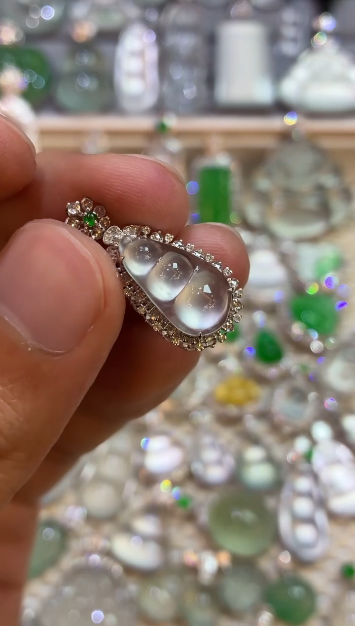 吊坠(不含链)18K金镶嵌翡翠豆子