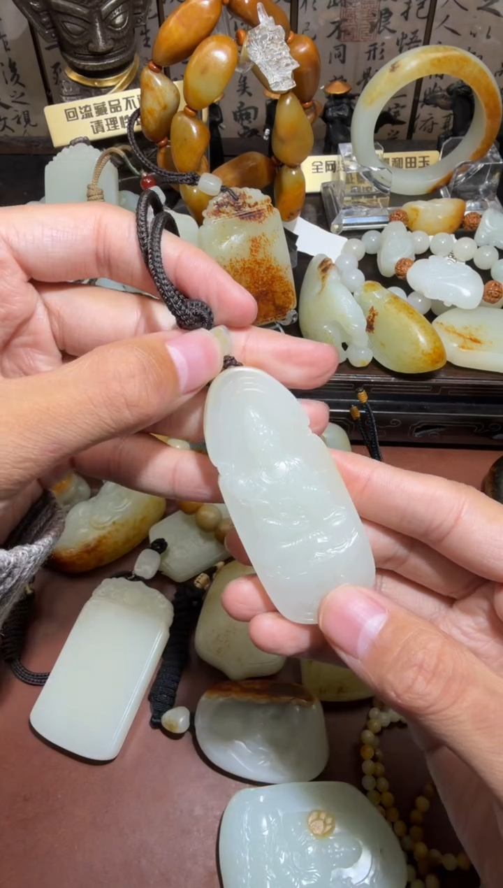 未镶嵌和田玉挂件和田玉