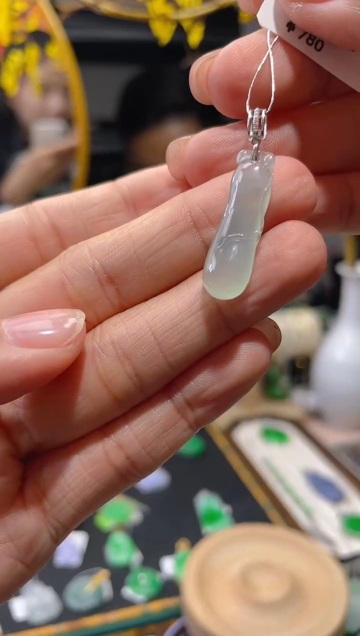 【闪购商品】翡翠颈饰18K金镶嵌假一赔三