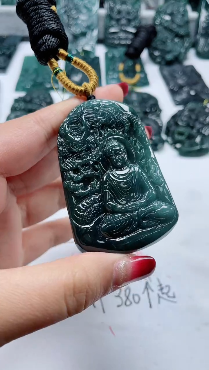 【闪购商品】翡翠颈饰未镶嵌            