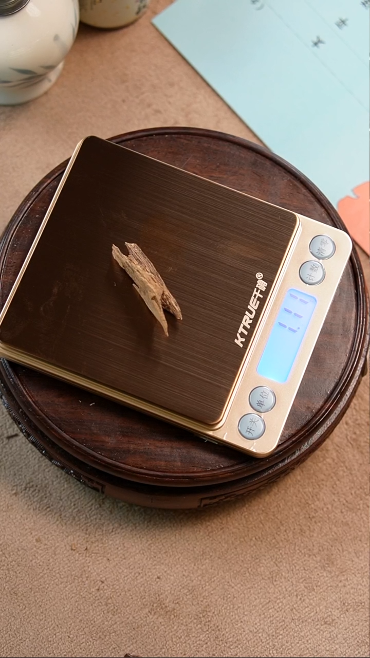 沉香【柬埔寨菩萨棋土沉料】约1.11克 天然野 原材料 香薰香料