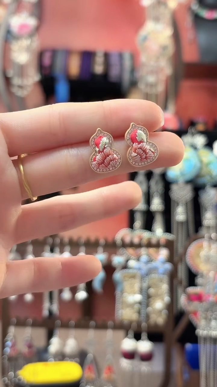 织绣 云织谣民族风精美饰品   318