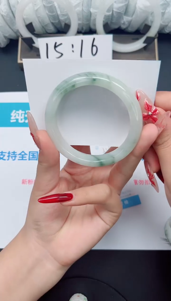 【闪购商品】石英质玉手镯未镶嵌b19