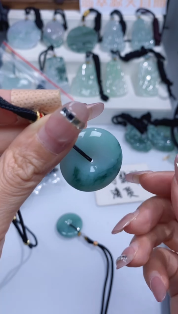 颈饰未镶嵌翡翠吊坠