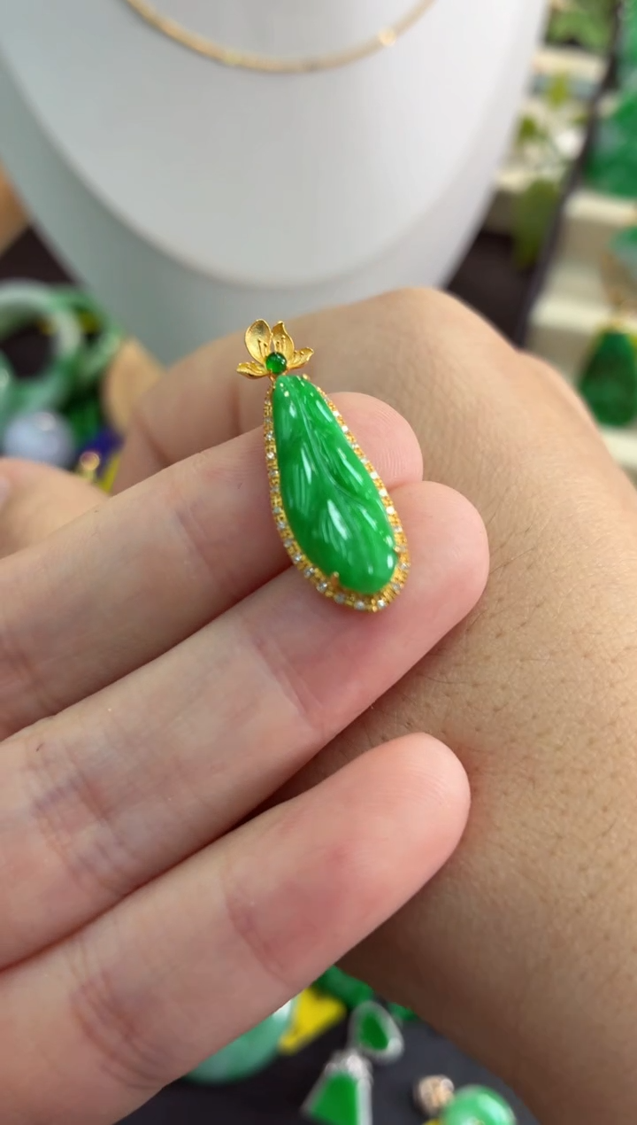 吊坠(不含链)未镶嵌翡翠挂件