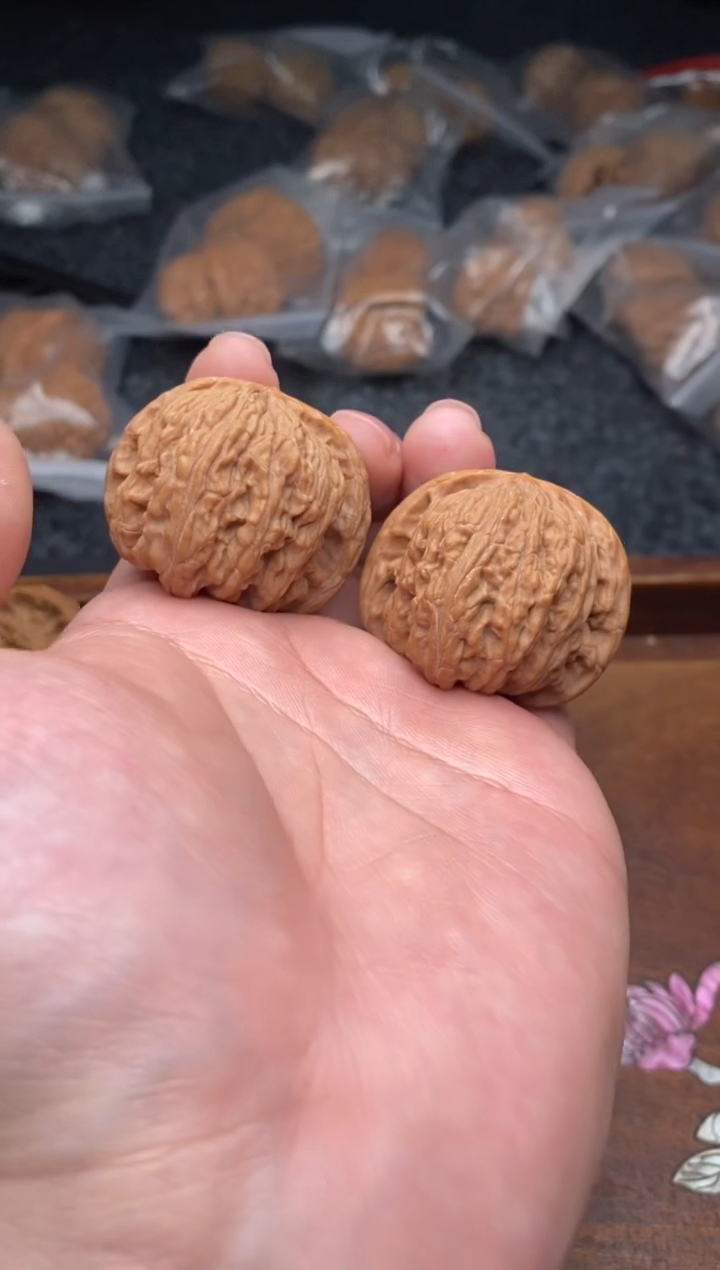 【闪购商品】文玩核桃把件G140号38尺密纹