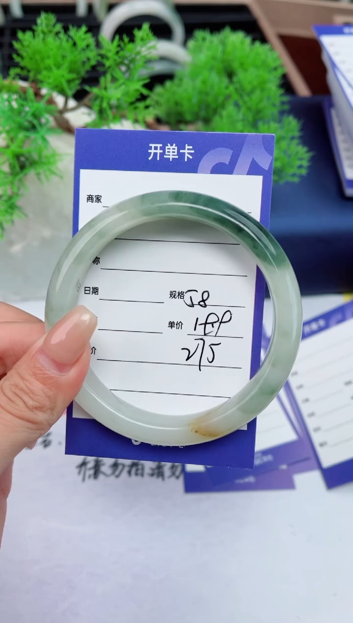 【闪购商品】石英质玉手镯未镶嵌275