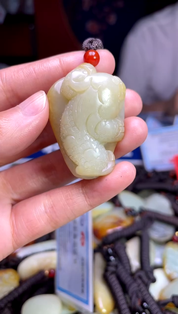 和田玉未镶嵌颈饰1